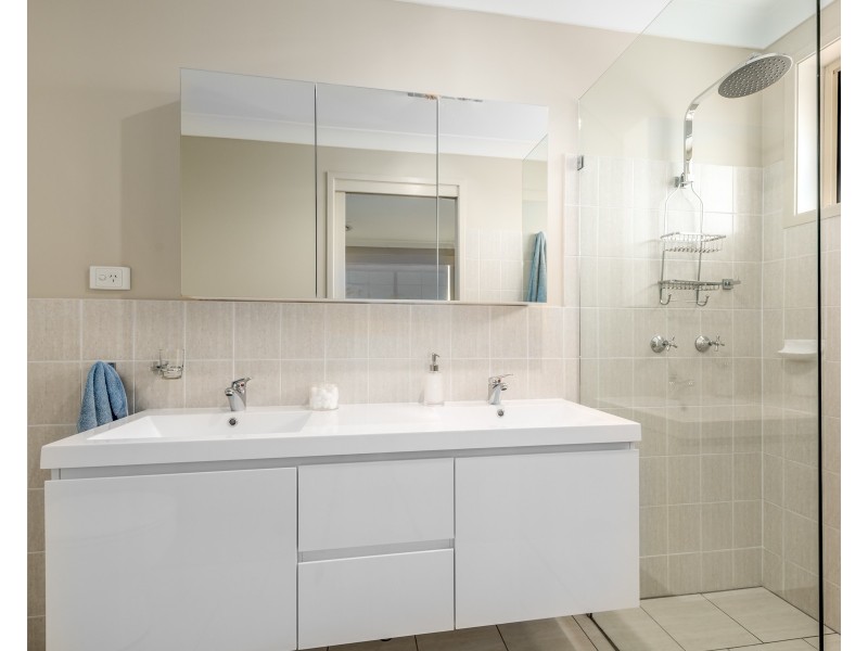 4 Crosby Court, Lakelands NSW 2282