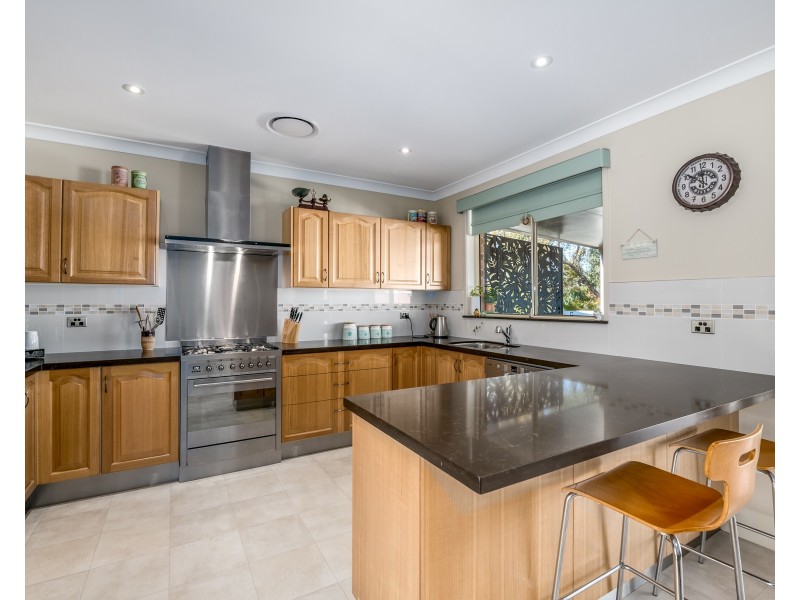 4 Crosby Court, Lakelands NSW 2282