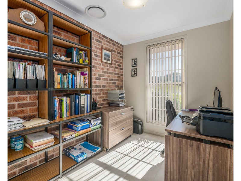 4 Crosby Court, Lakelands NSW 2282