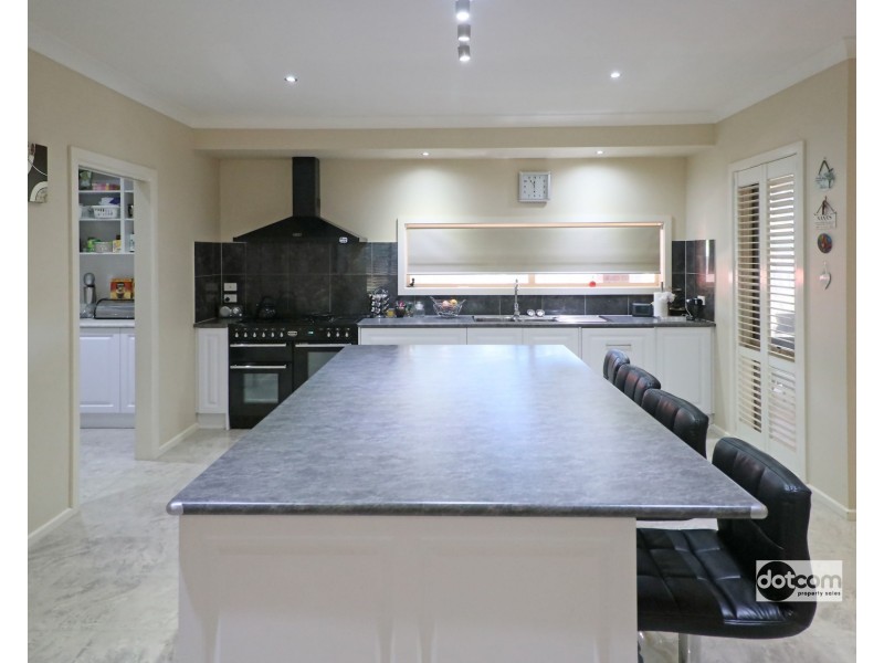 64 Henry Street, Melton VIC 3337