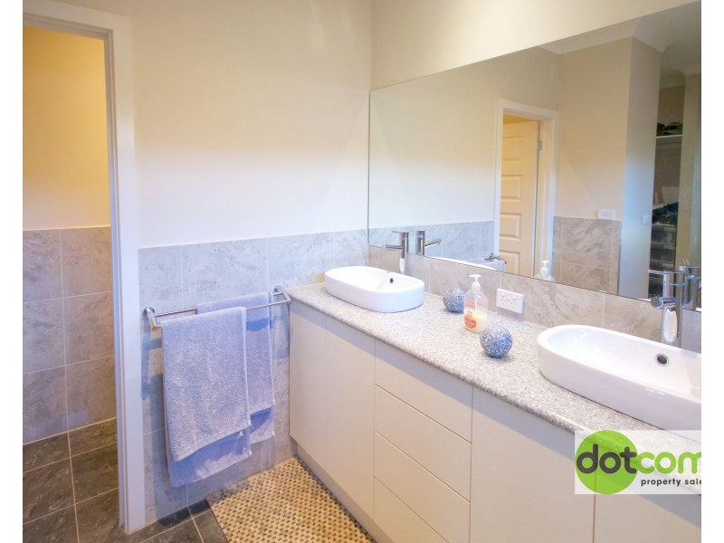 64 Henry Street, Melton VIC 3337