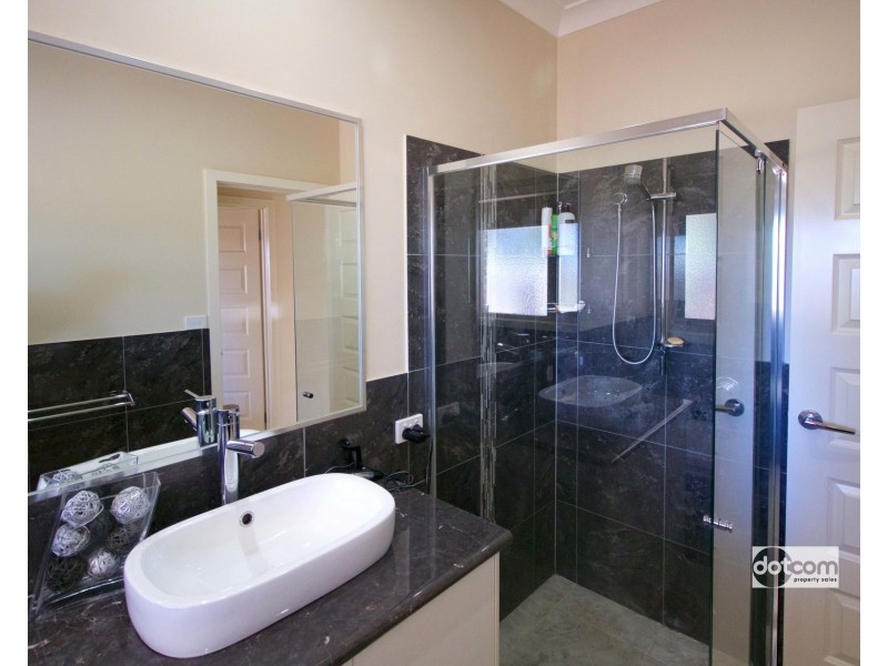 64 Henry Street, Melton VIC 3337