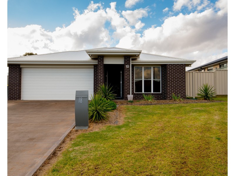 18 Pelagic Court, Dubbo NSW 2830