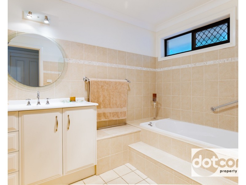 4/47a Auklet Road, Mount Hutton NSW 2290