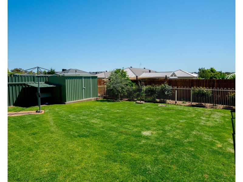 21 Cypress Point Drive, Dubbo NSW 2830