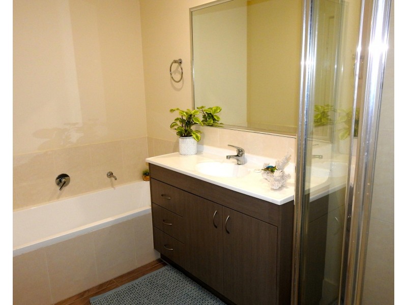 24/2 Weir Drive, Upper Coomera QLD 4209