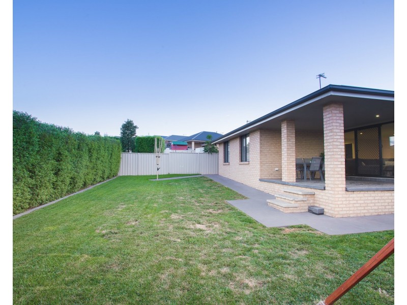 30 Botanic Way, Orange NSW 2800