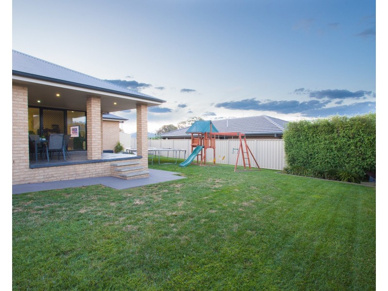 30 Botanic Way, Orange NSW 2800