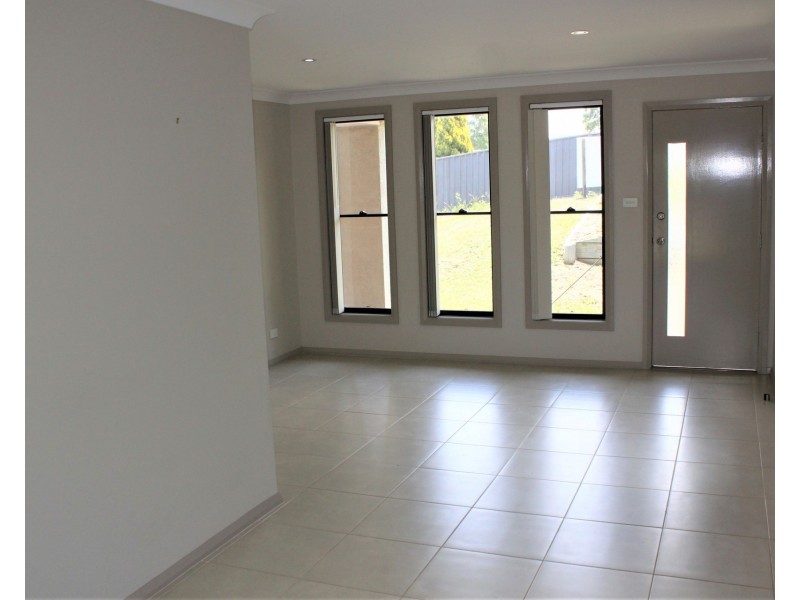 4 Merrivale Road, Mount Hutton NSW 2290