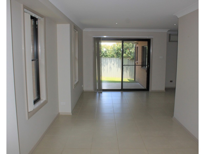 4 Merrivale Road, Mount Hutton NSW 2290