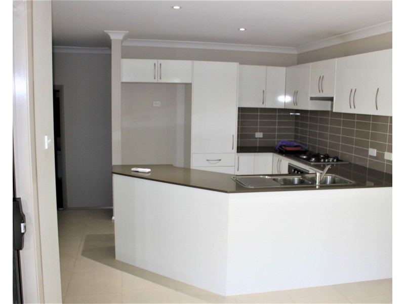 4 Merrivale Road, Mount Hutton NSW 2290