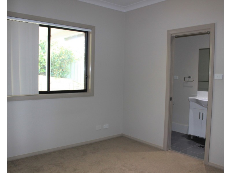 4 Merrivale Road, Mount Hutton NSW 2290