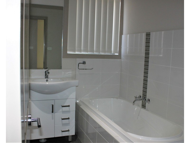 4 Merrivale Road, Mount Hutton NSW 2290