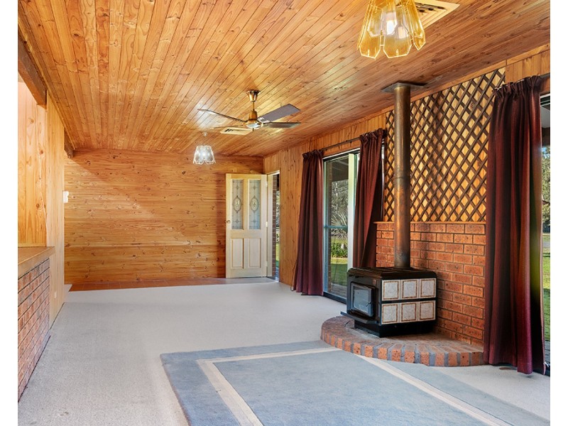 1 Recluse Place, Salt Ash NSW 2318