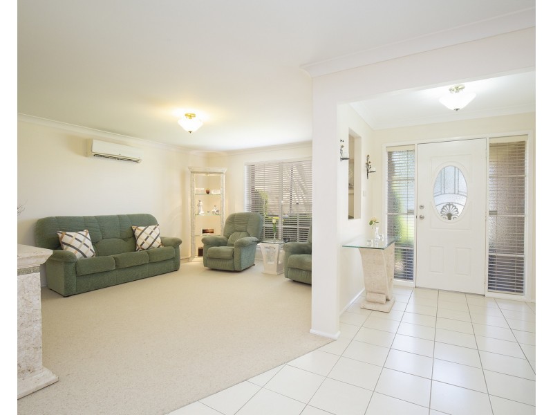 17 Araminta Chase, Cameron Park NSW 2285