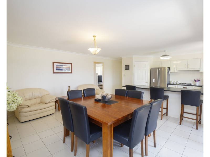 17 Araminta Chase, Cameron Park NSW 2285