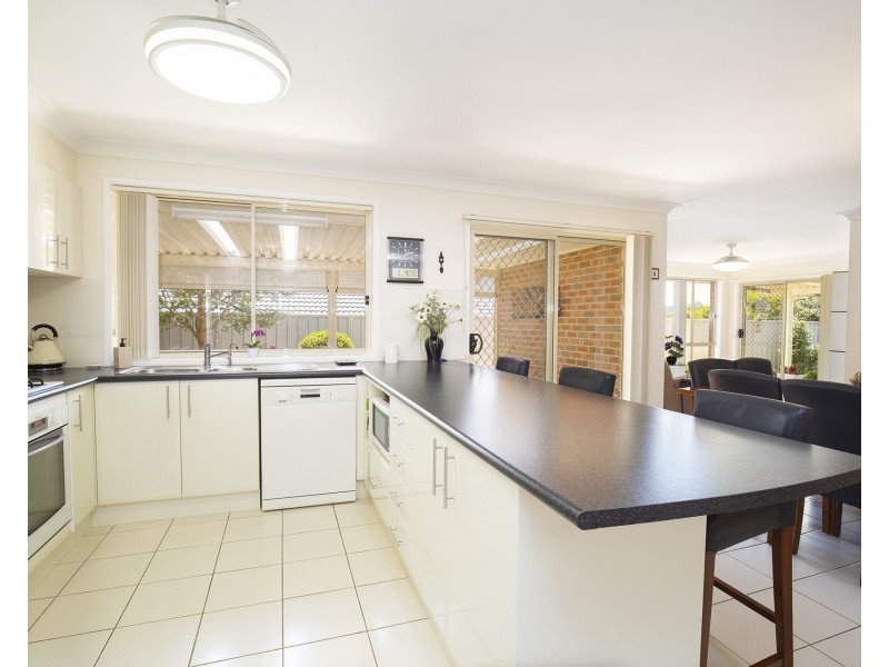 17 Araminta Chase, Cameron Park NSW 2285