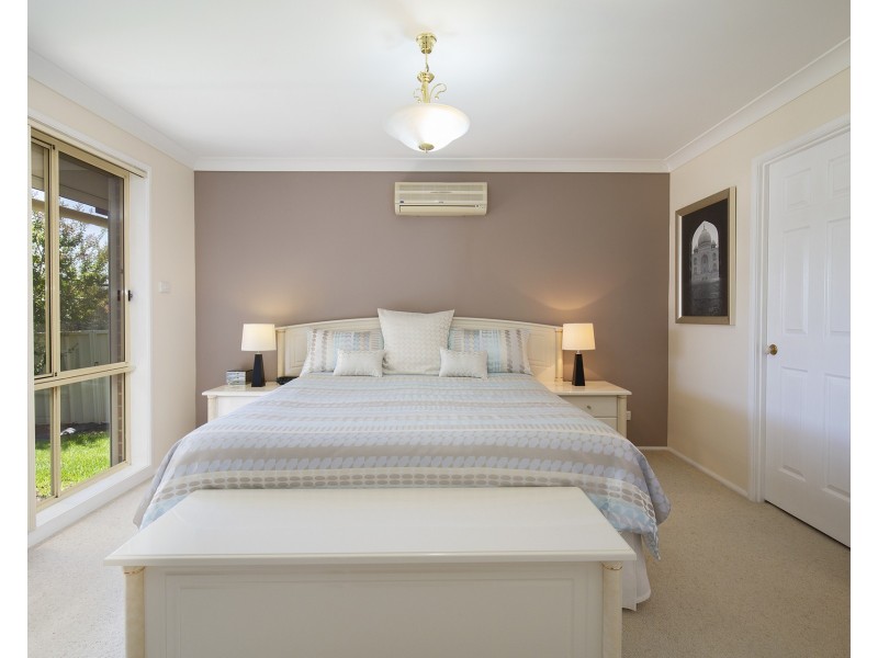 17 Araminta Chase, Cameron Park NSW 2285