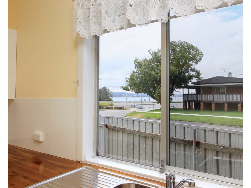28 Anzac Parade, Teralba NSW 2284