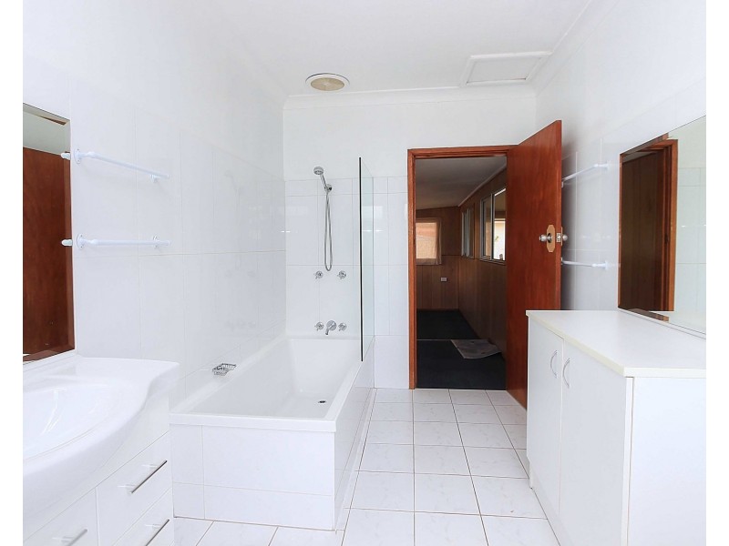 28 Anzac Parade, Teralba NSW 2284