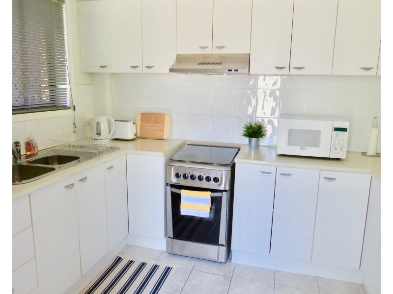 4/34 Imperial Parade, Labrador QLD 4215