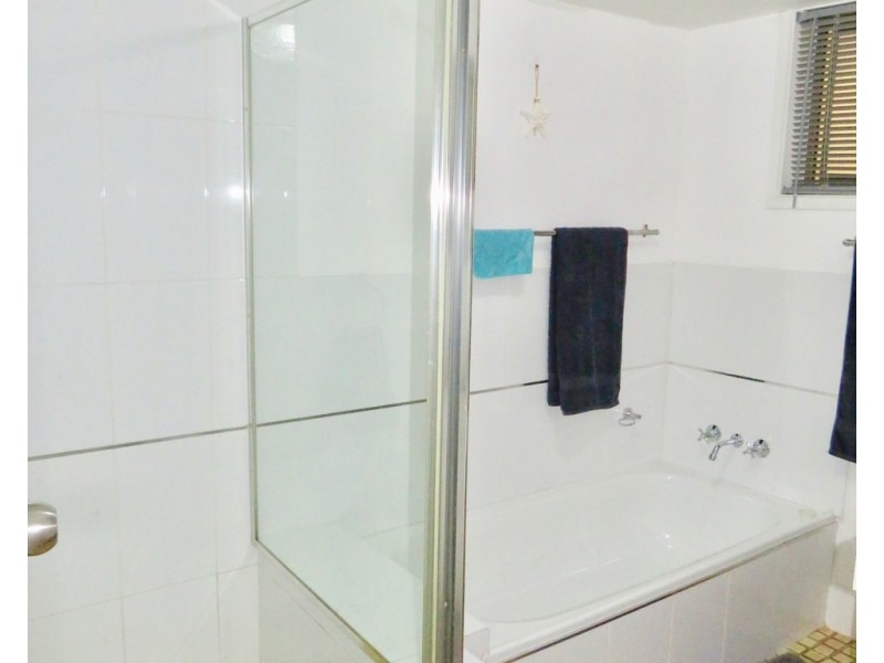 4/34 Imperial Parade, Labrador QLD 4215