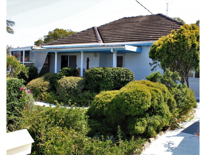 49 Middle Point Road, Bolton Point NSW 2283
