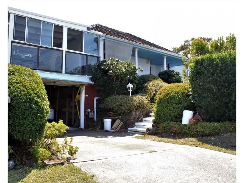 49 Middle Point Road, Bolton Point NSW 2283