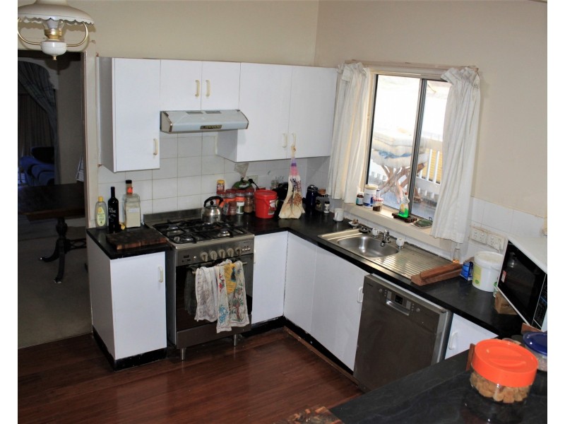 49 Middle Point Road, Bolton Point NSW 2283