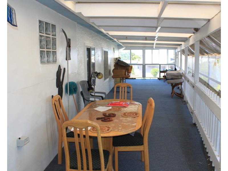 49 Middle Point Road, Bolton Point NSW 2283