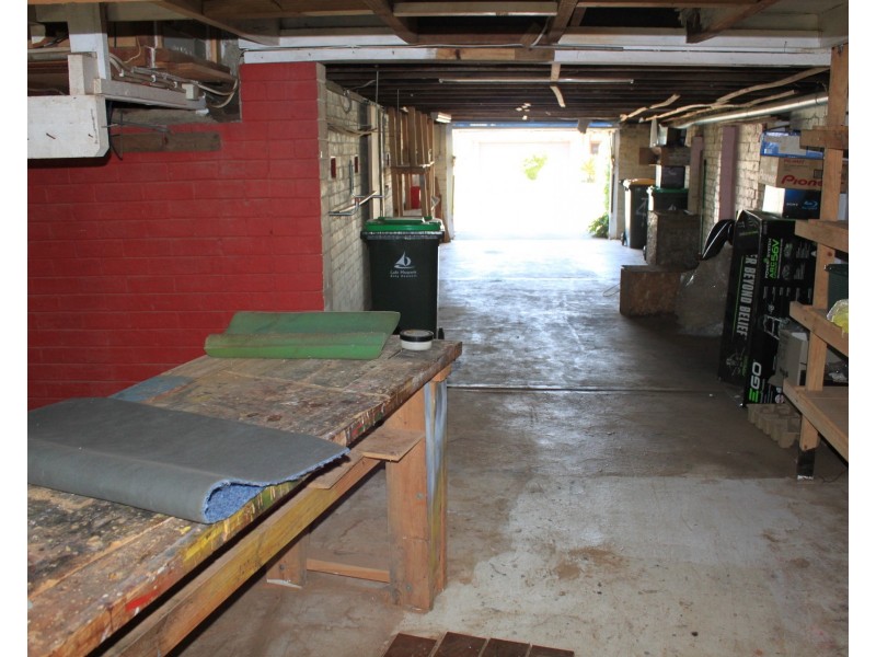 49 Middle Point Road, Bolton Point NSW 2283