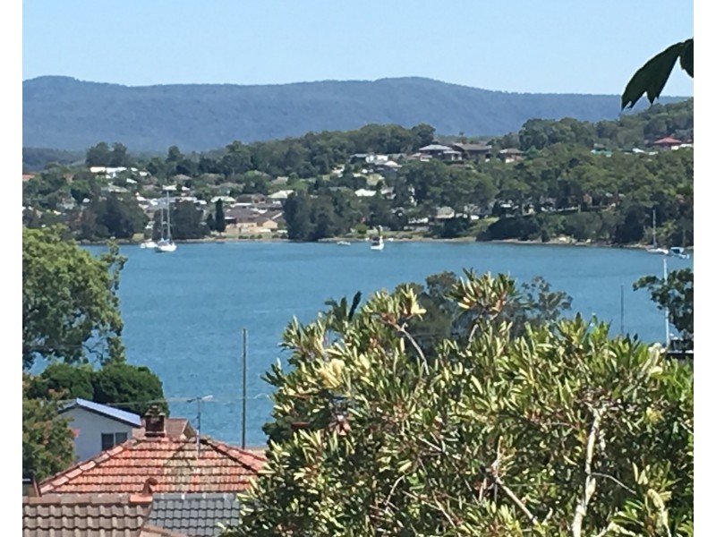 49 Middle Point Road, Bolton Point NSW 2283