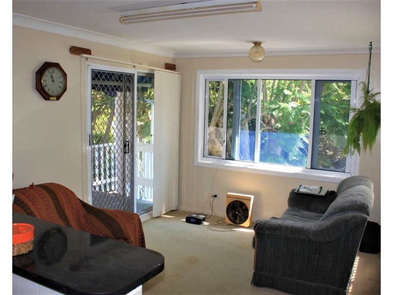 49 Middle Point Road, Bolton Point NSW 2283