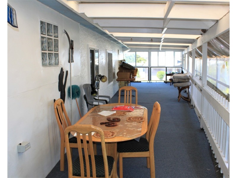 49 Middle Point Road, Bolton Point NSW 2283