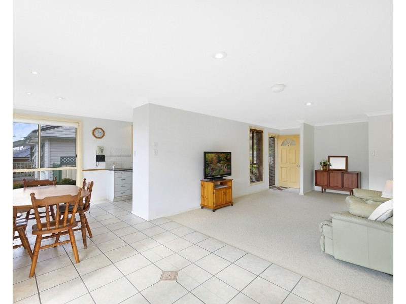 1/10 Manuka Parade, Gorokan NSW 2263