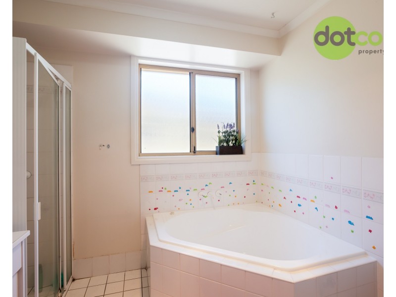 24 Springvale Circuit, Cameron Park NSW 2285