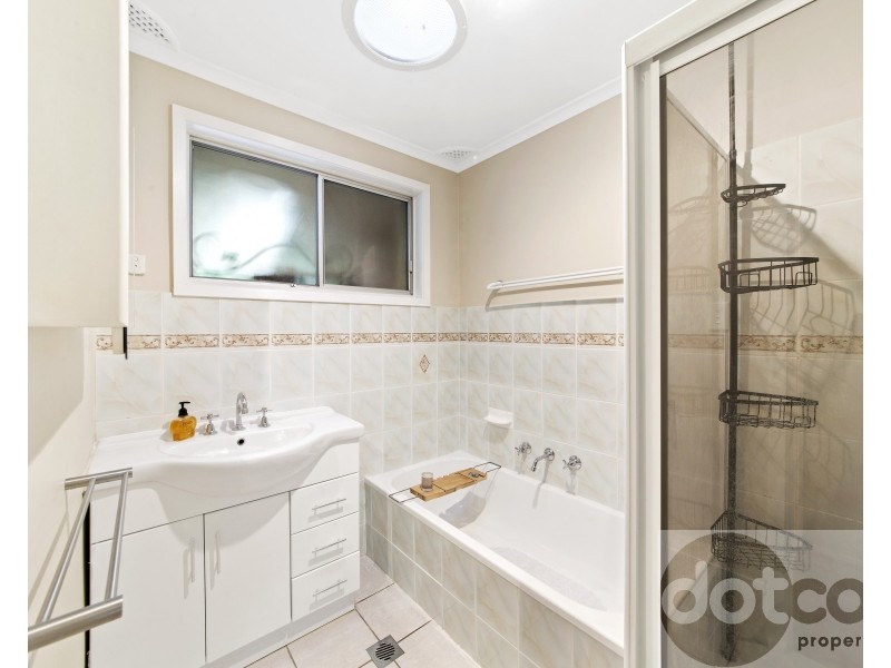 3 Loxley Close, Berkeley Vale NSW 2261