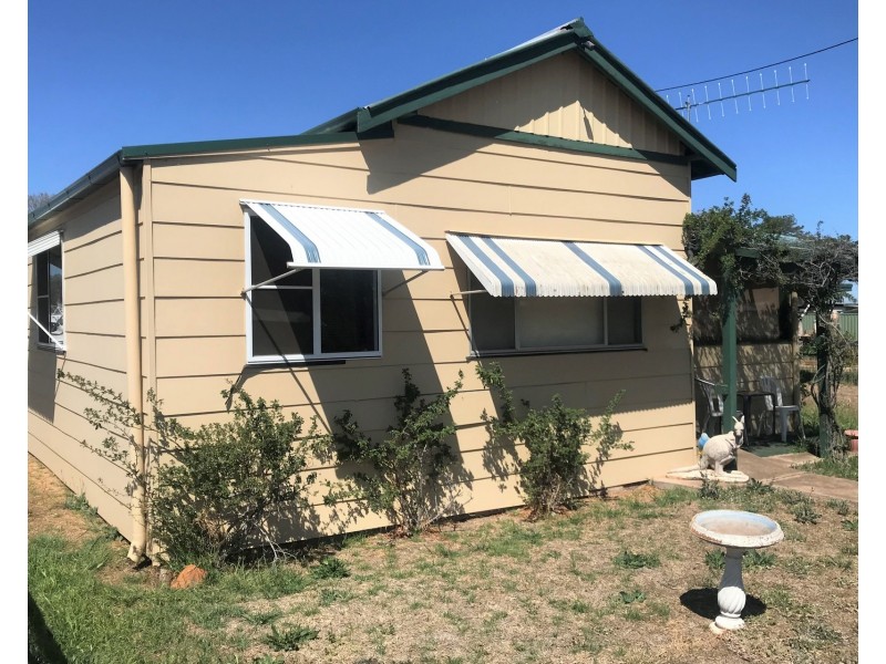 6 Cisco Street, Binnaway NSW 2395