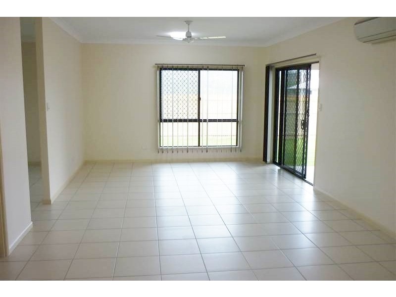 Bushland Beach QLD 4818