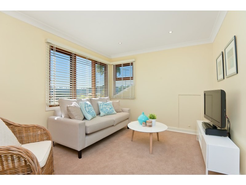 61 Collins Street, North Narrabeen NSW 2101