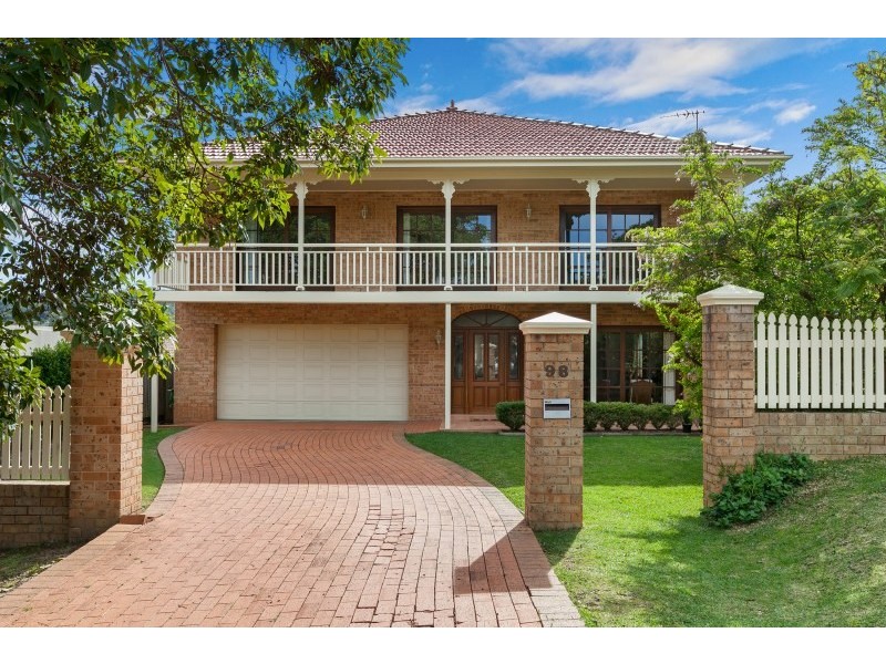 98 Alameda Way, Warriewood NSW 2102