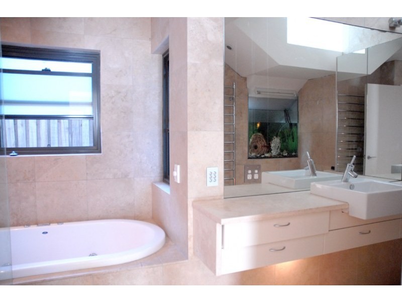 42 Warraba Road, North Narrabeen NSW 2101