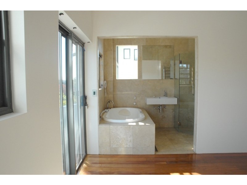 42 Warraba Road, North Narrabeen NSW 2101