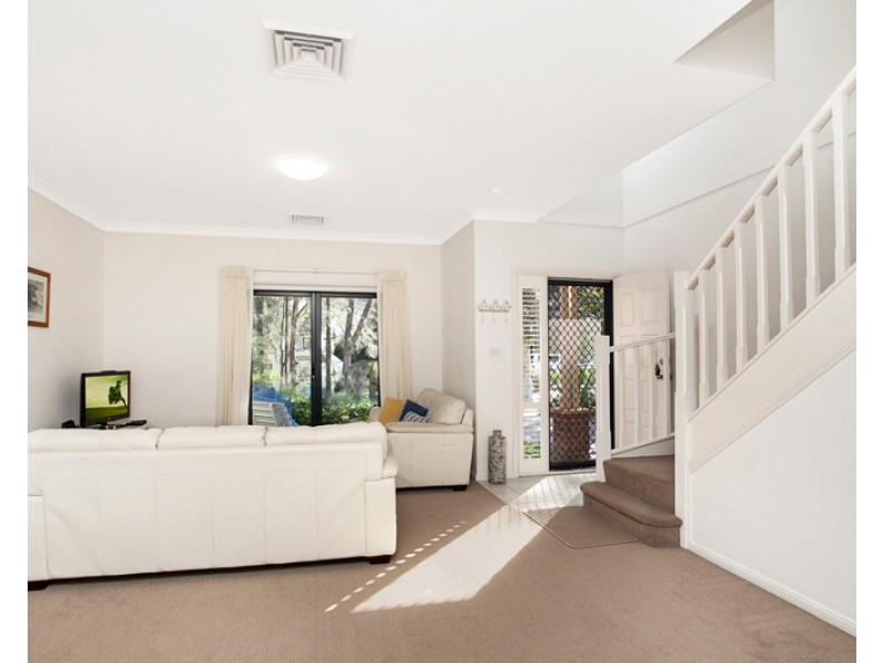 8 Banksia Parade, Warriewood NSW 2102