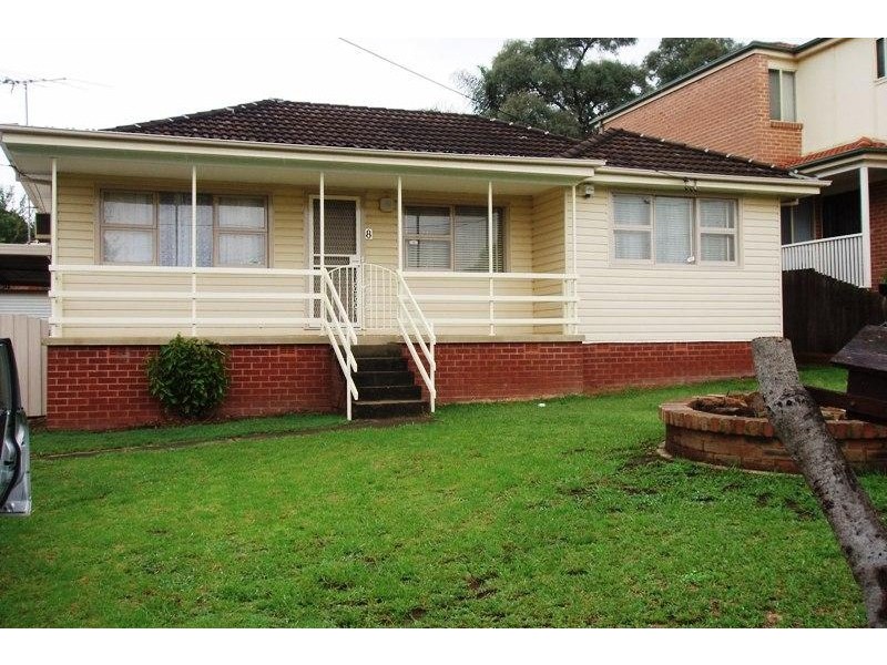 8 Lionel Street, Ingleburn NSW 2565