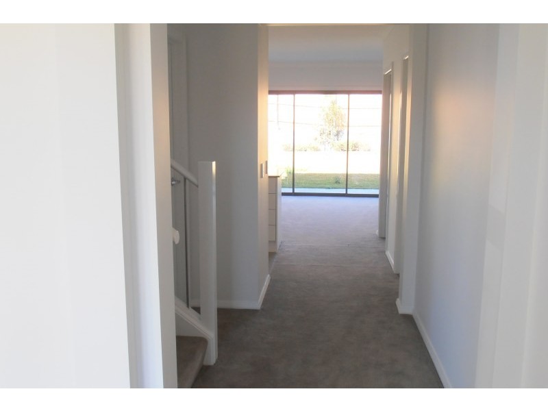 2 Brothers Lane, Glenfield NSW 2167