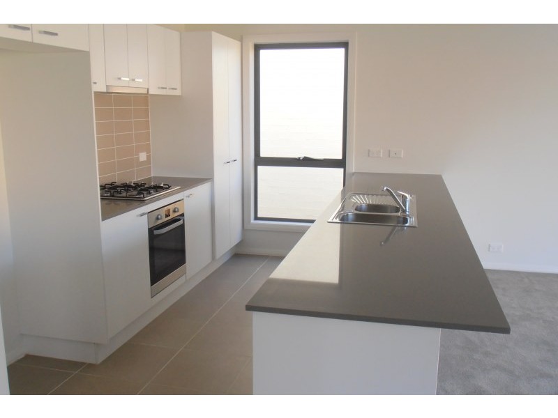 2 Brothers Lane, Glenfield NSW 2167