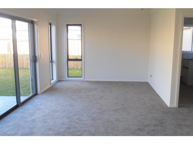 2 Brothers Lane, Glenfield NSW 2167