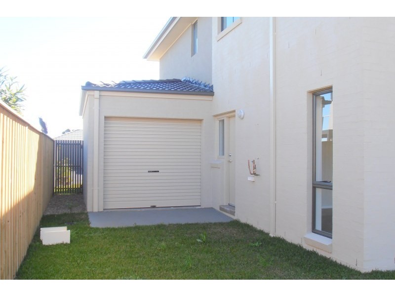 2 Brothers Lane, Glenfield NSW 2167