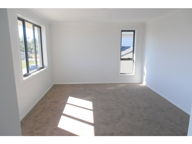 2 Brothers Lane, Glenfield NSW 2167